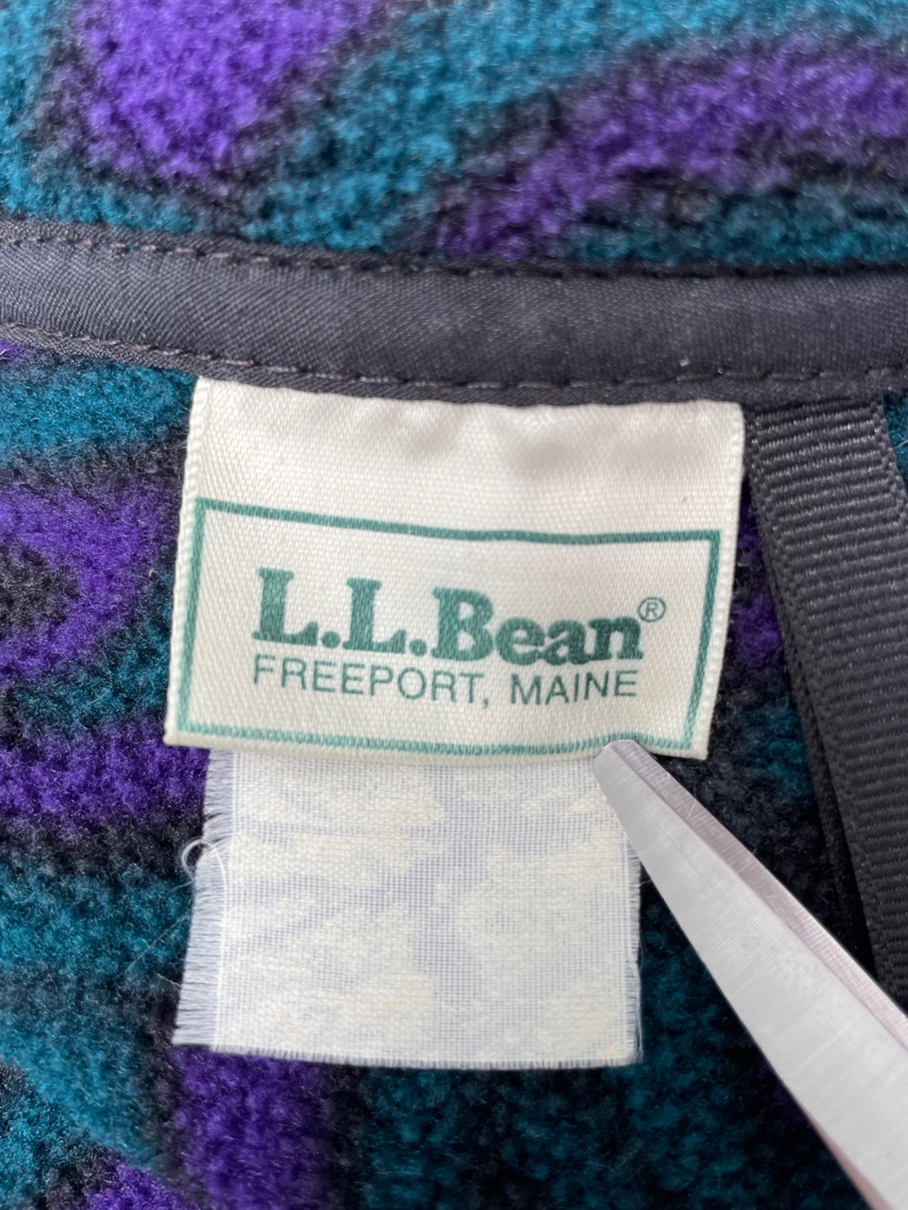L.L. Bean Vintage Fleece Pullover, Women’s Large, Black/Teal/Purple/Gray Print - Picture 3 of 3
